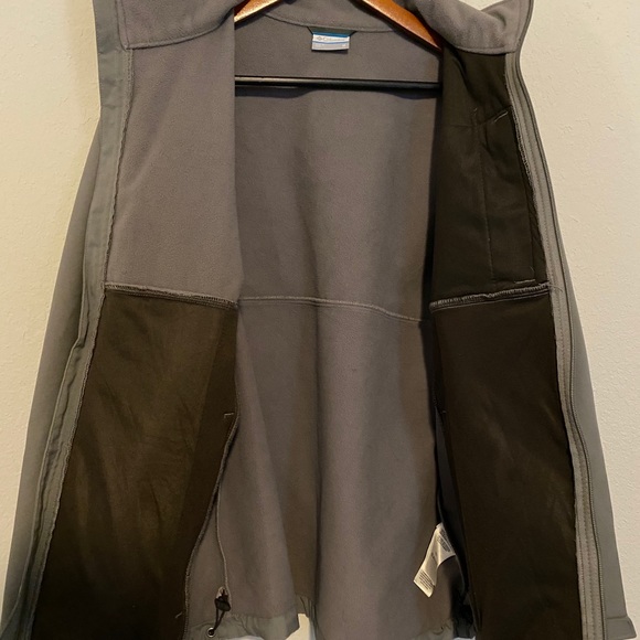 Columbia Soft Shell Grey Jacket - Picture 5 of 7